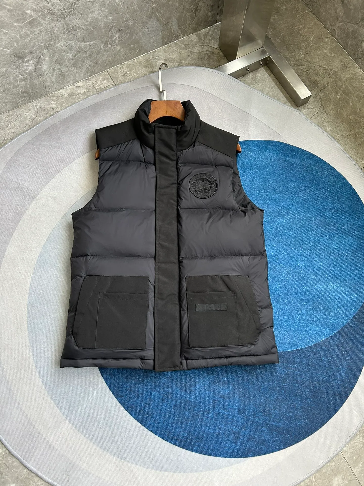 P560 Big Goose 2057MW puff down vest [note the version is too large] Canada Goose Canada Goose FW23 Freestyle waterproof solid color stand collar button down vest Paradigm Freestyle Vest-WD Color: Black White Size: XS S M L XL XXL 2057MW Paradigm Freestyle Vest-WD Men's style. Color: black. Sizes: XS S M L XL XXL.